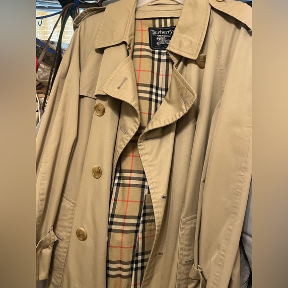 Pre loved Burberry coat - Picture 2 of 9